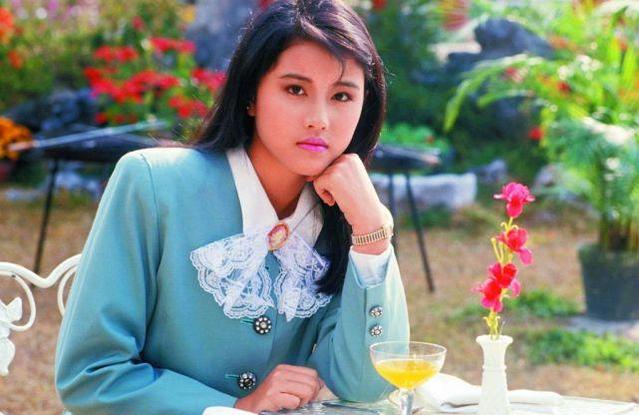  p>电视剧《流氓大亨》是tvb于1986年出品的时装电视剧,由 a href="#"