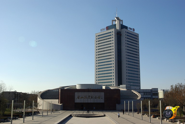 resistant memorial hall),位于河北省唐山市中心抗震纪念碑广场西侧