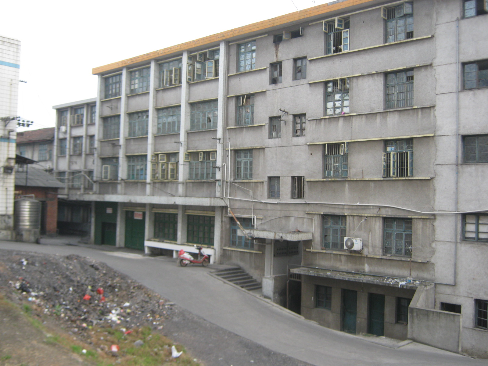  p>衡南县第五中学(简称:衡南五中),是衡阳市重点中学;学校坐落于衡南