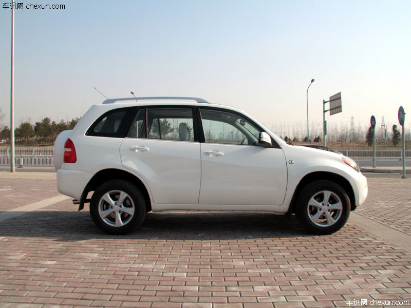  p>永源飞碟是中国第一辆三门城市休闲越野车,禀承rv的设计理念,更