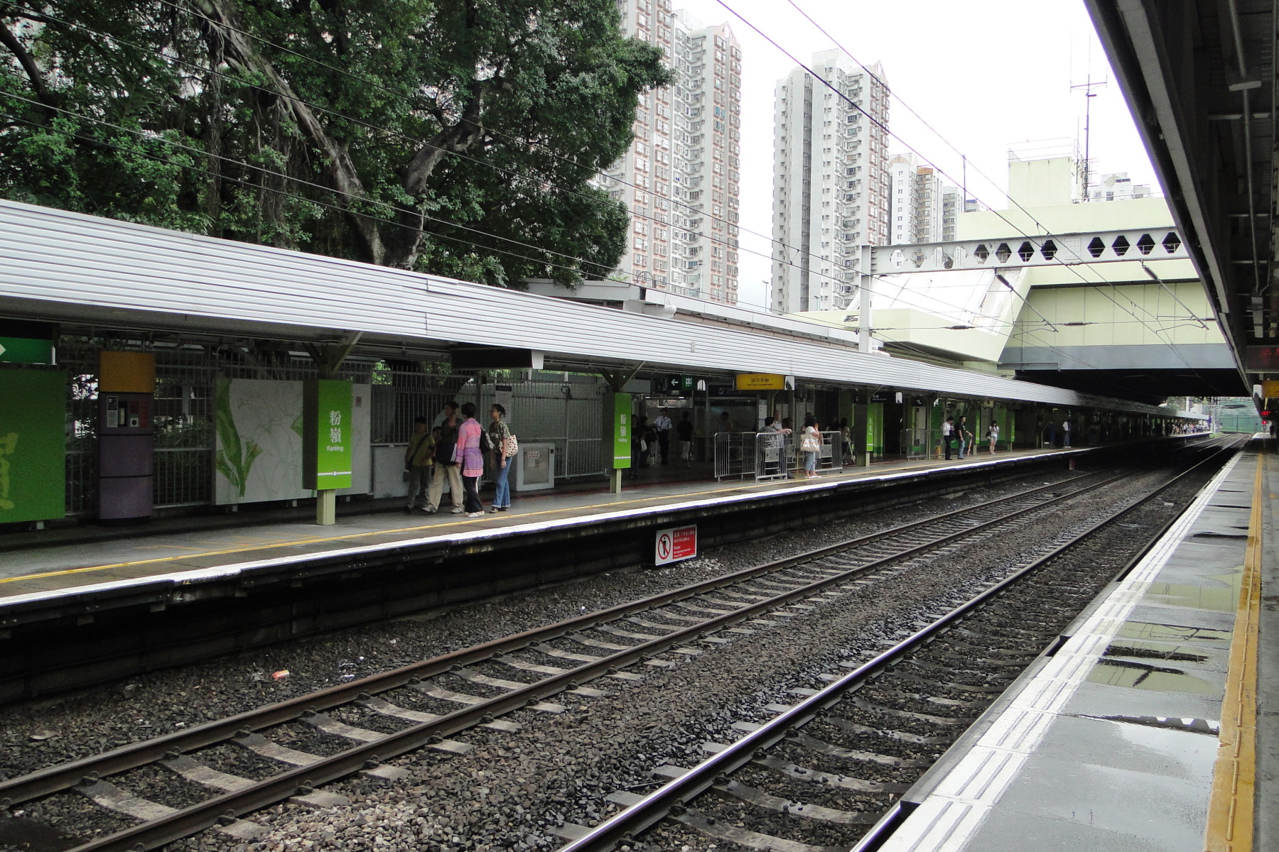  p> a target="_blank" href="/item/粉岭站/10570906" data-lemmaid=