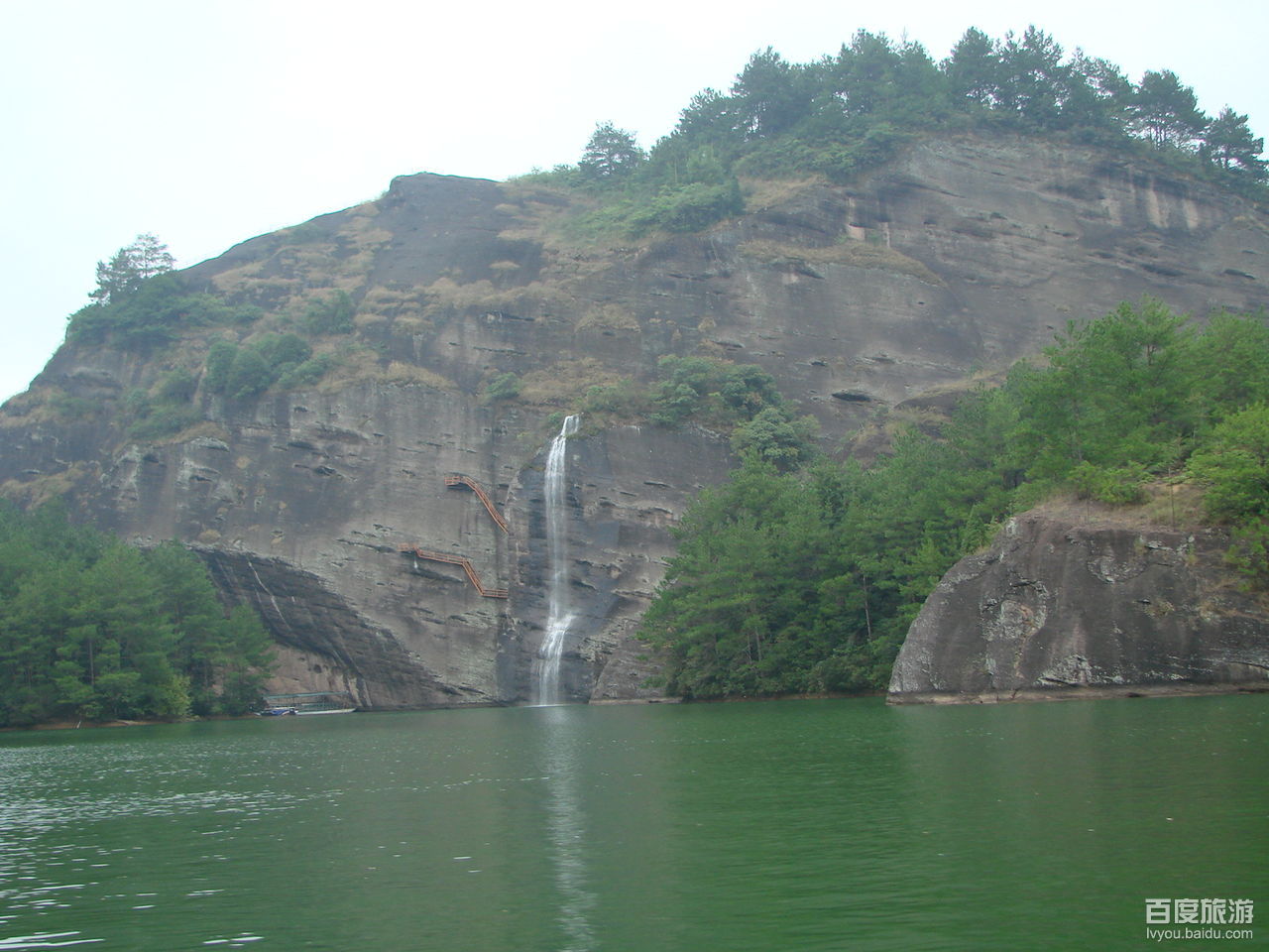  p data-id="gnx8w6esf9">石门湖风景名胜区,是 a target="_blank"