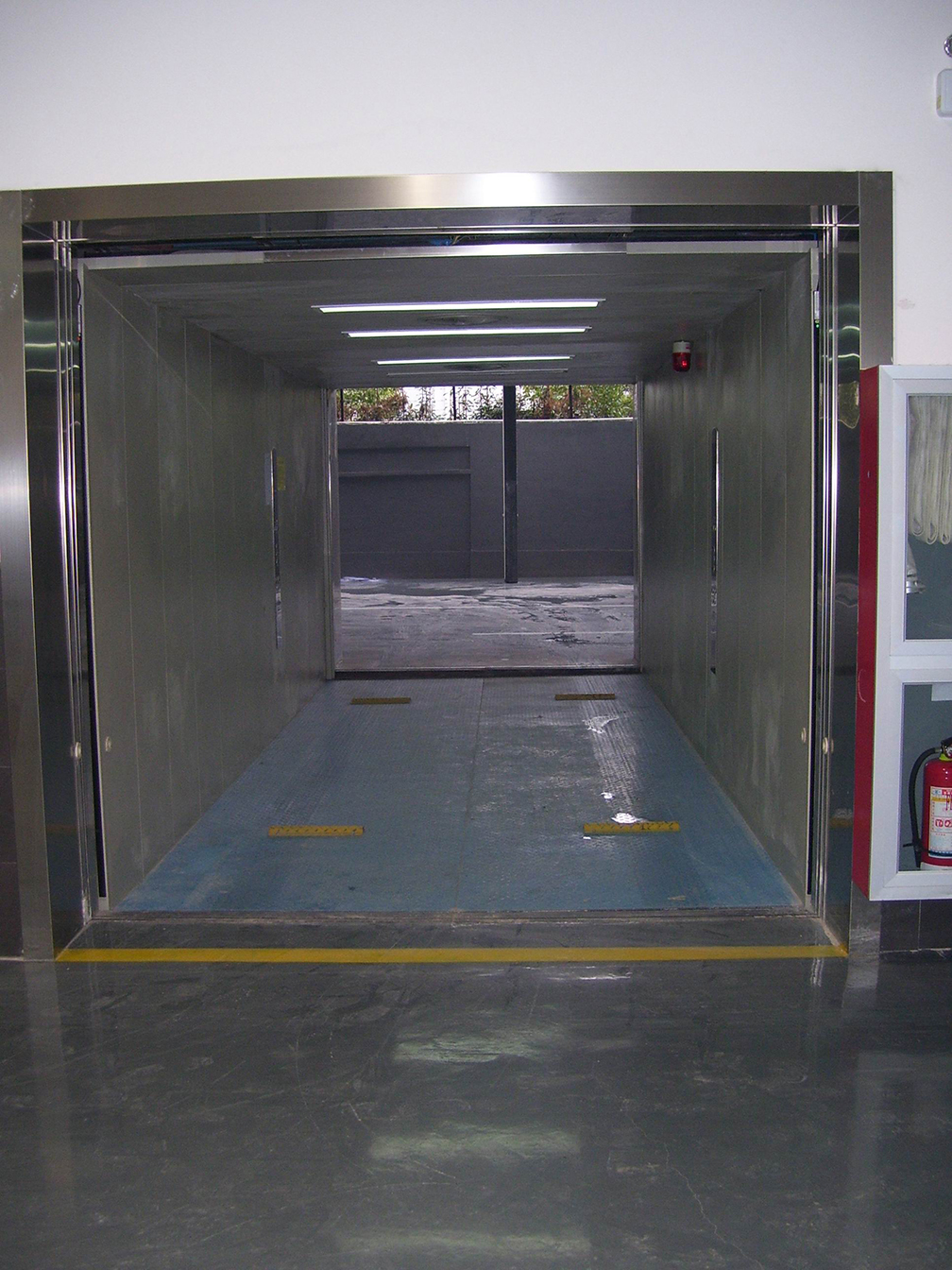  p>汽车电梯是一种解决汽车垂直运输问题的特殊电梯. /p>