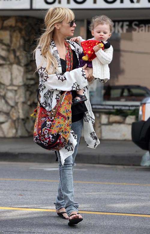  p>妮可·里奇(nicole richie,1981年9月21日-),美国时装设计师,作家