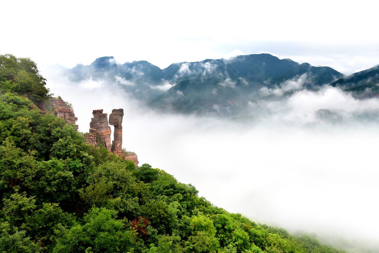  p>黛眉山景区位于河南省 a target="_blank" href="/item/洛阳