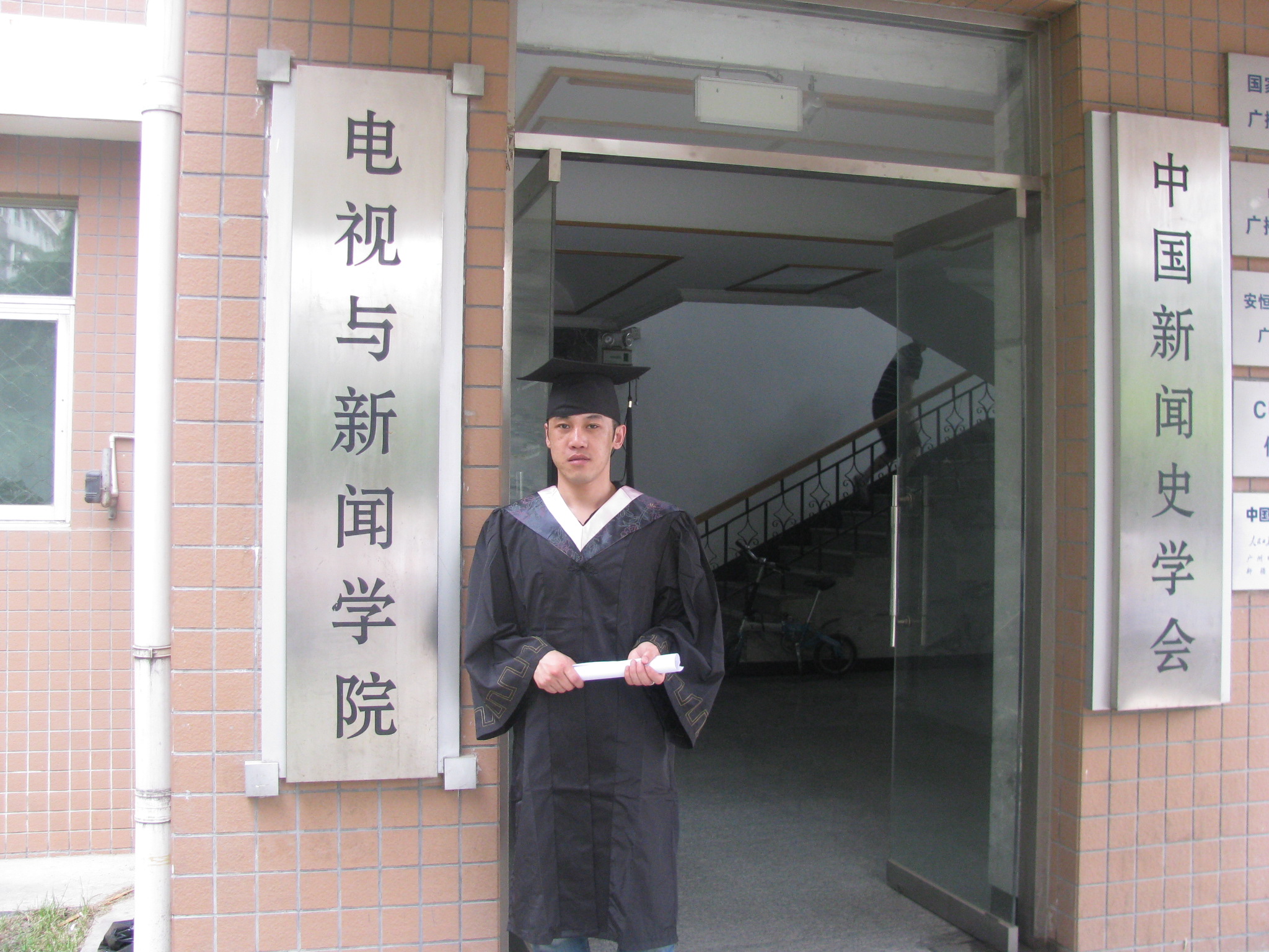  p>许铭是专业舞台装饰,美术设计和制作相应的舞台