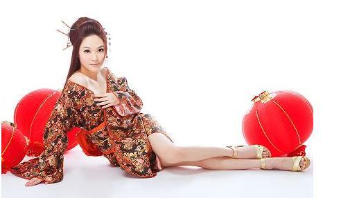>熊家婕,台湾著名艺人 a target="_blank" href="/item/李罗/8125758"