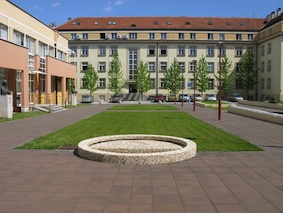  p> b>萨格勒布经济管理学院 /b>(克罗地亚语: i>zagreba  ka   kola