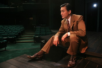  p>《倾城之恋》是2006年由香港话剧团艺术总监 a href="#" data