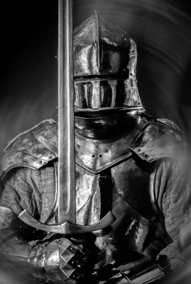  p>阶级的捍卫骑士隶属于神圣教廷 属于神职人员 由师传徒 大骑士长们