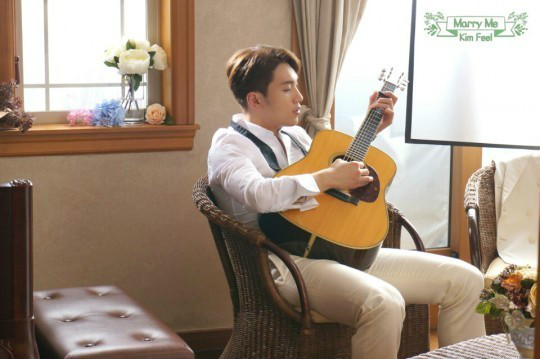 2011年出道的solo歌手,出道曲《傻瓜一样又哭了》.