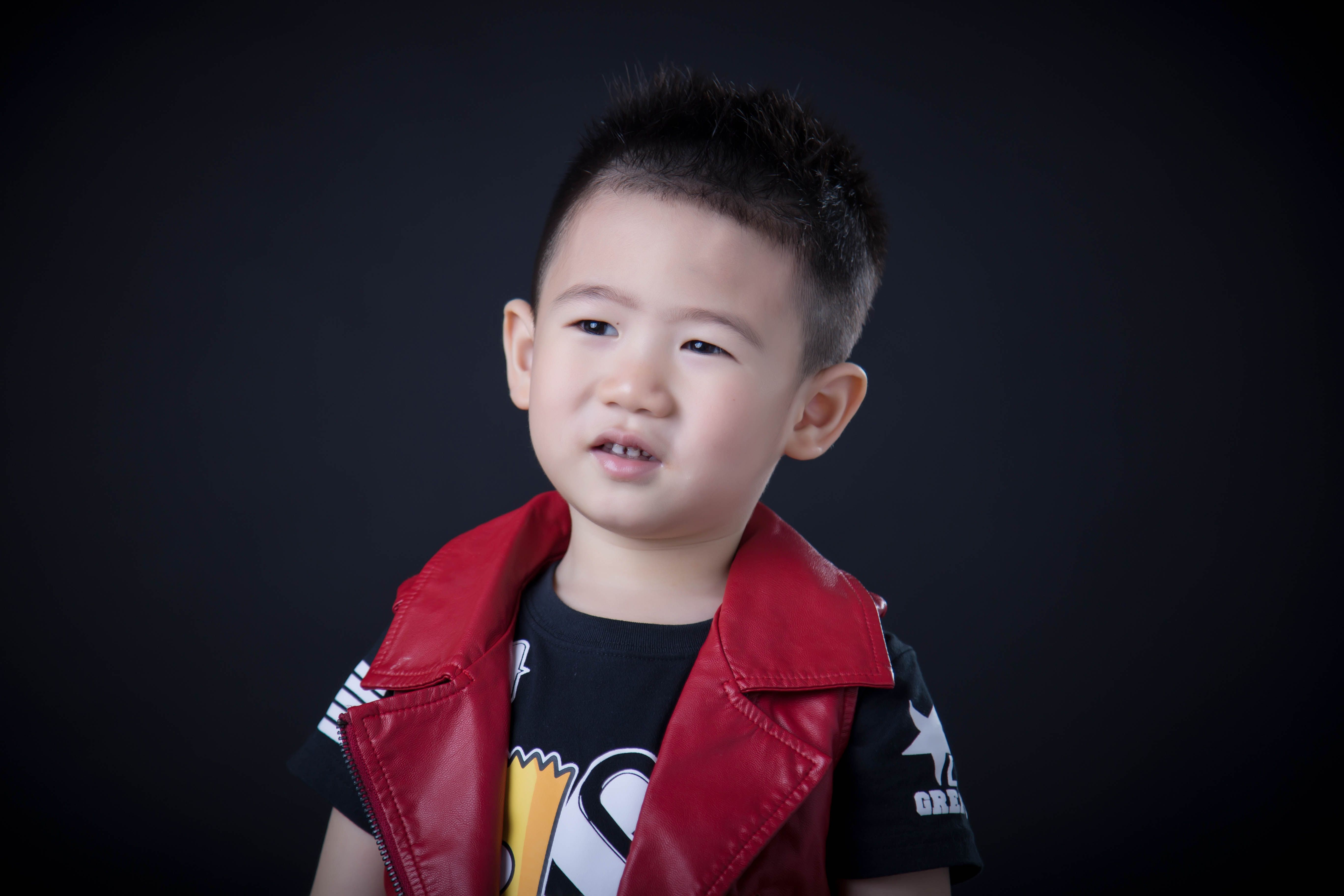 代表作品《 a target="_blank" href="/item/花公鸡/20468882" data