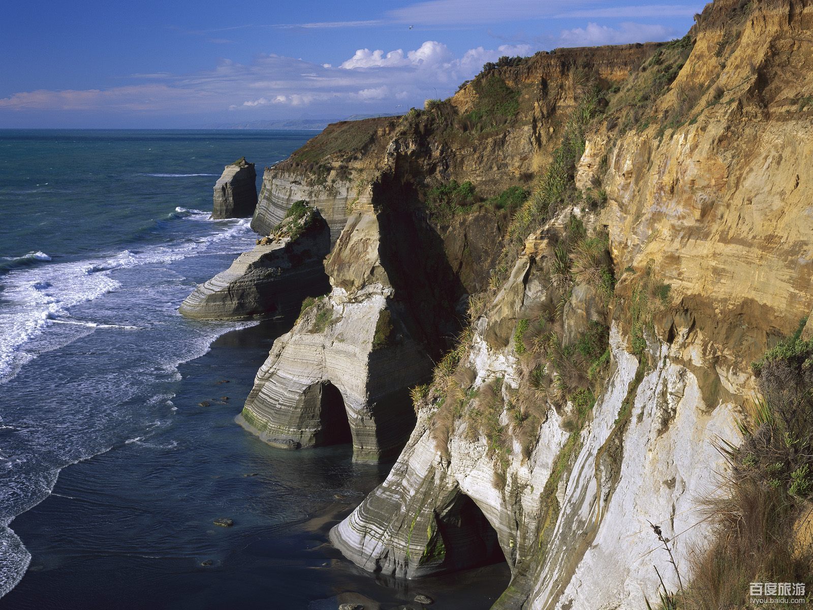  p>塔拉纳基区位于新西兰的北岛西海岸一个伸入塔斯曼海的半岛上,在