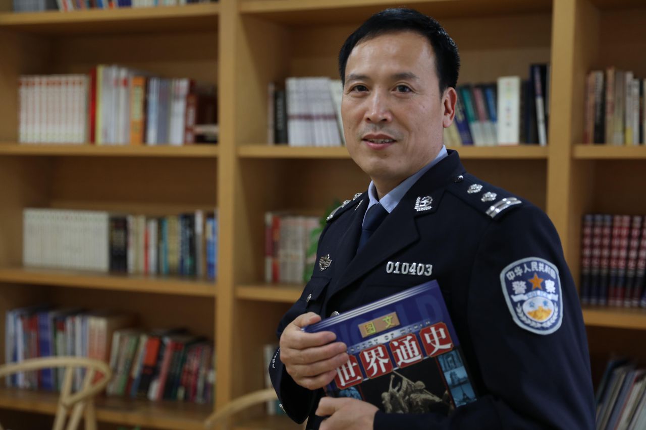  p data-id="gnat9n5q45">张建芳,中共党员,二级警督警衔,河南省伊川