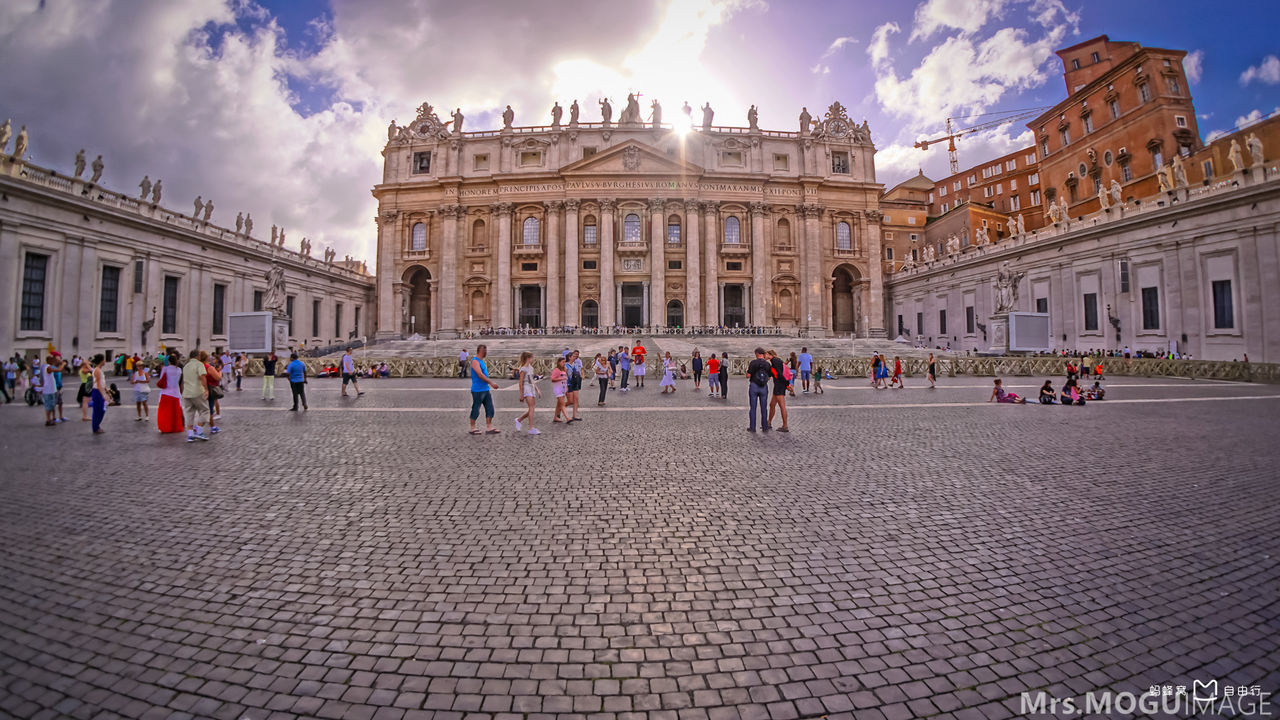  p>圣彼得广场(piazza san pietro)这个集中各个时代的精华的 a