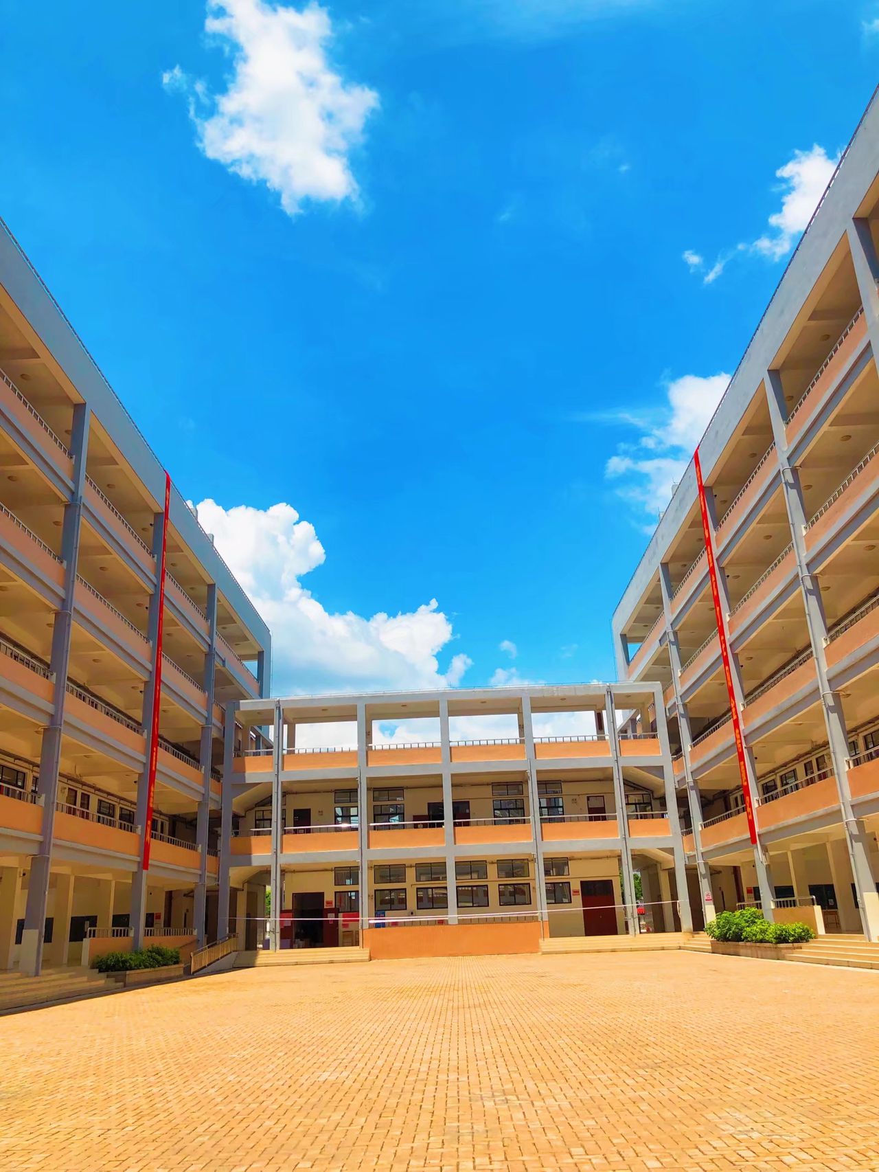  p>贵港市达开高级中学(dakai senior high school)位于广西壮族自治