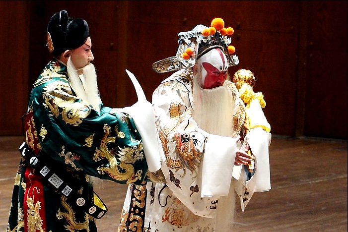  p>言兴朋,男,1953年生于上海,著名京剧表演艺术家,言派艺术的第三代