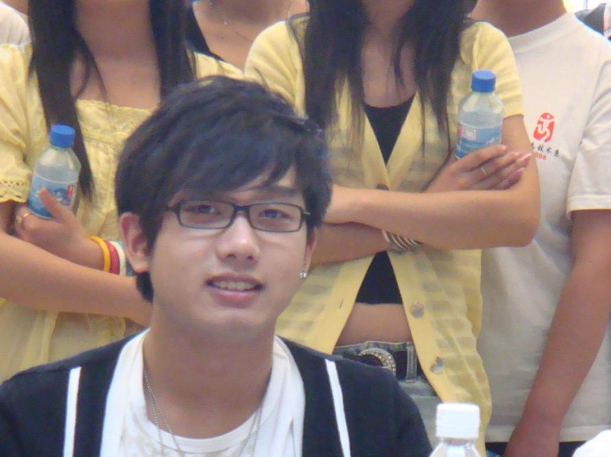  p data-id="go1kvwzfit">    高阳是2007年雪碧我型我秀选手,进入