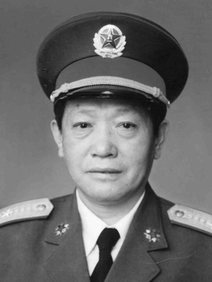 男,汉族,1930年6月出生,荣成市斥山镇吴家村人,少将军衔,曾任济南军区