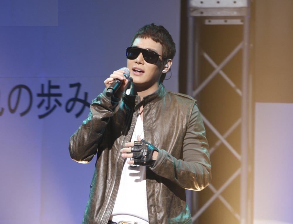  p>黄伦硕,1982年1月17日出生于 a target="_blank" href="/item/首尔