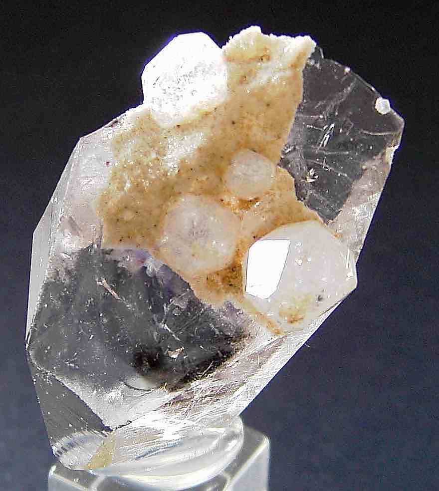  p>方沸石是常见的 a href="#" data-lemmaid="3093894">似长石矿物 