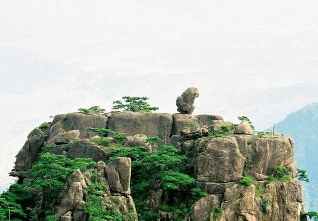  p>猴子观海,当地居民习惯称为猴子望太平,是黄山风景区北海景区的一