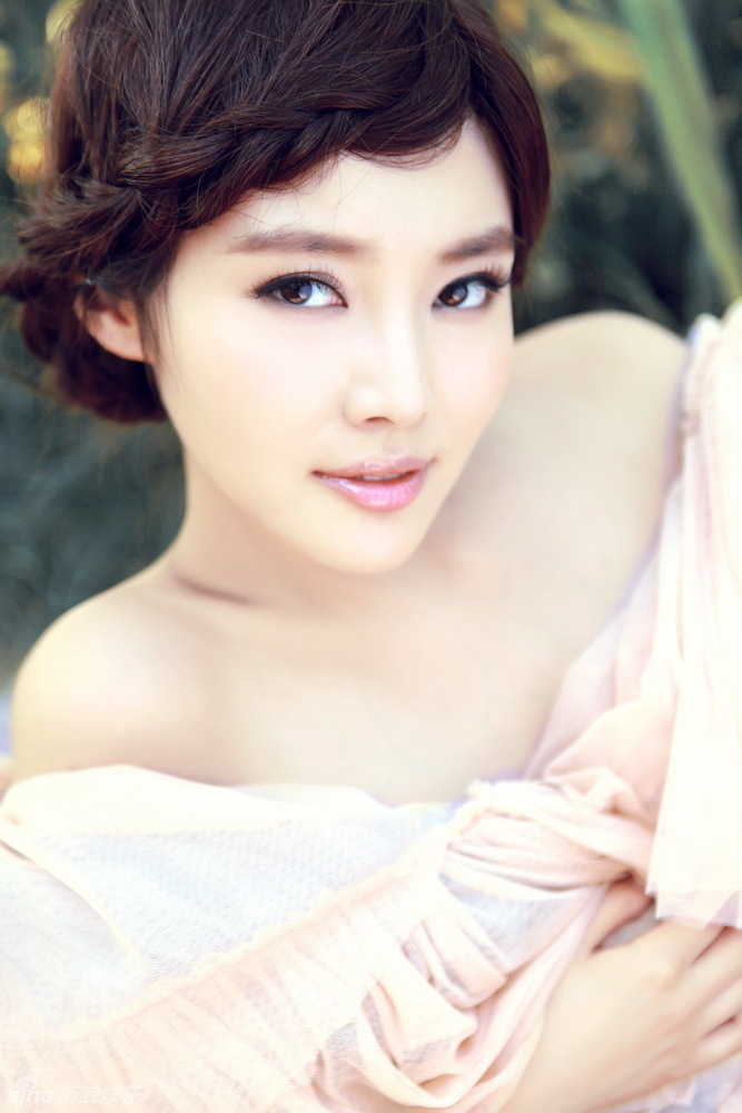  p>徐冬冬,1990年3月19日出生于黑龙江省哈尔滨市,中国内地女演员