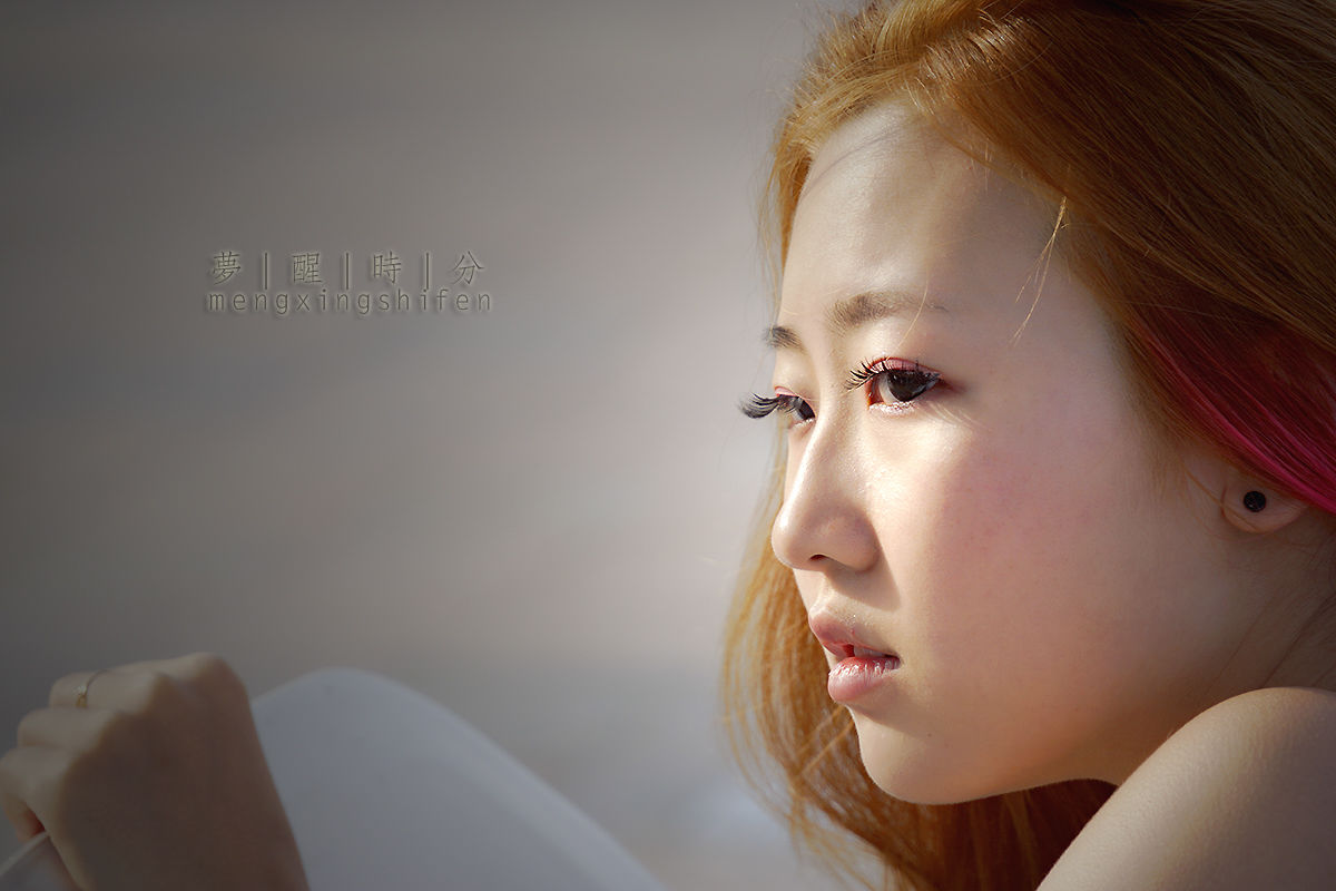  p>《梦醒时分》是由 a target="_blank" href="/item/卓依婷/753191"