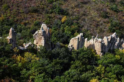 大黑山森林公园,位于辽宁省北票市,属于国家级森林公园,风景区核心