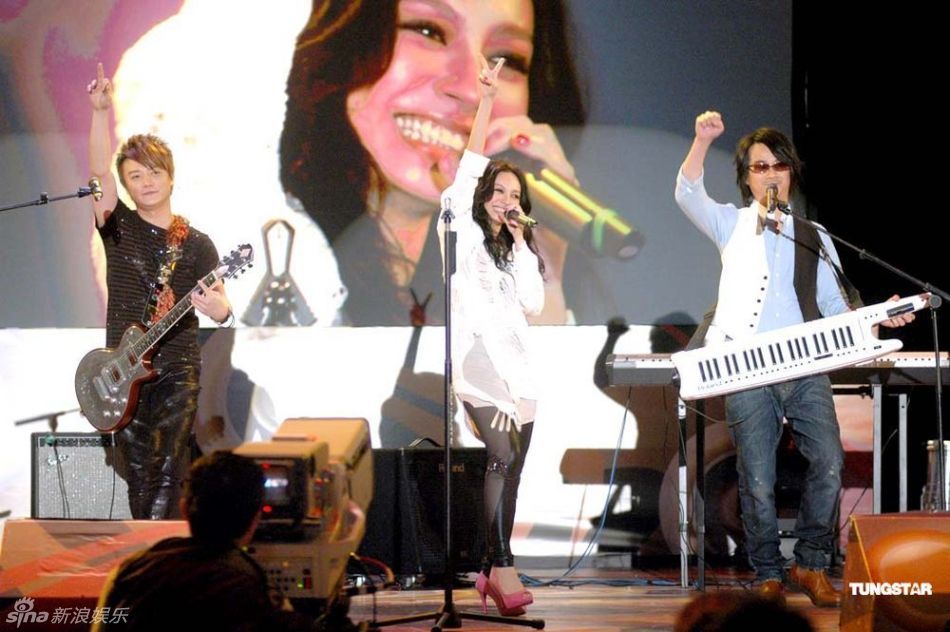 中国台湾乐团,由主唱 a target="_blank" href="/item/韩睿