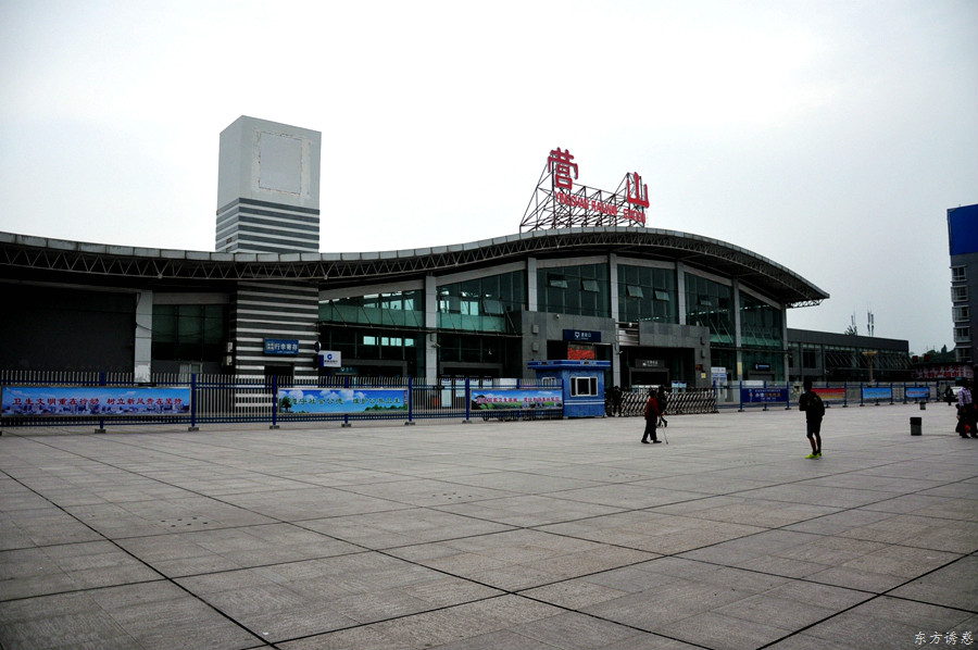 火车站(yingshan railway station),简称营山站,现为三等站,位于四川