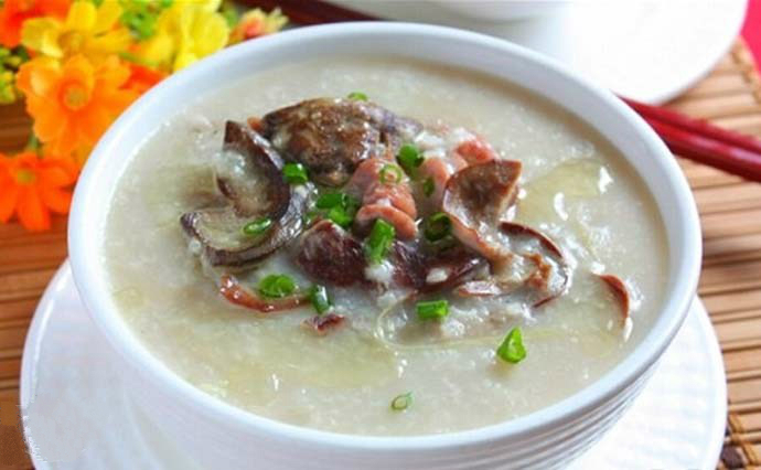  p>状元及第粥是广东省广州市的一道特色小吃,属于粤菜系,该菜品起