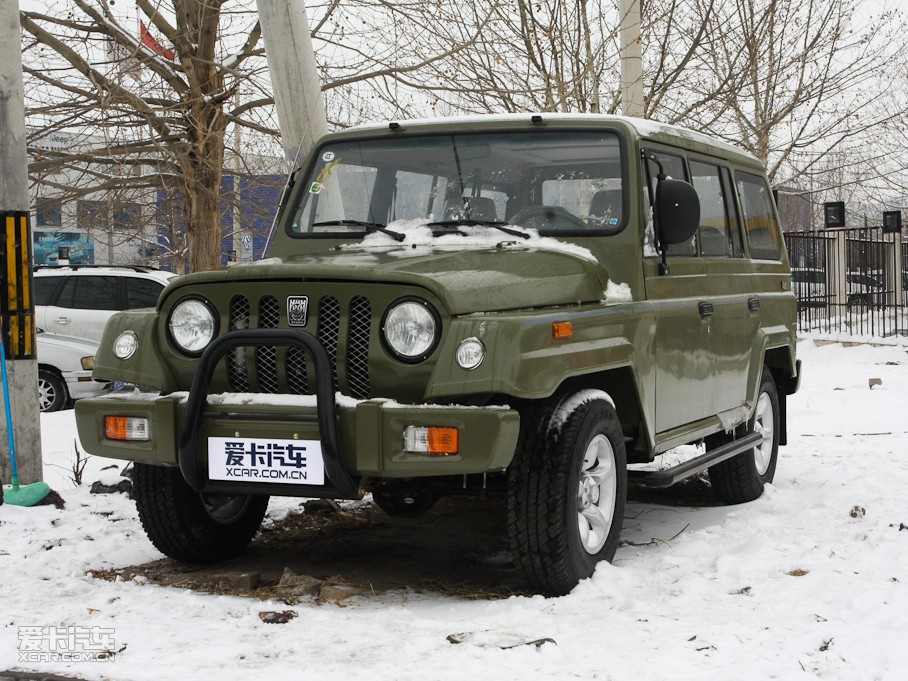 战旗车是北汽在212系列车型底盘基础上进行了外形,内饰,动力系统的全