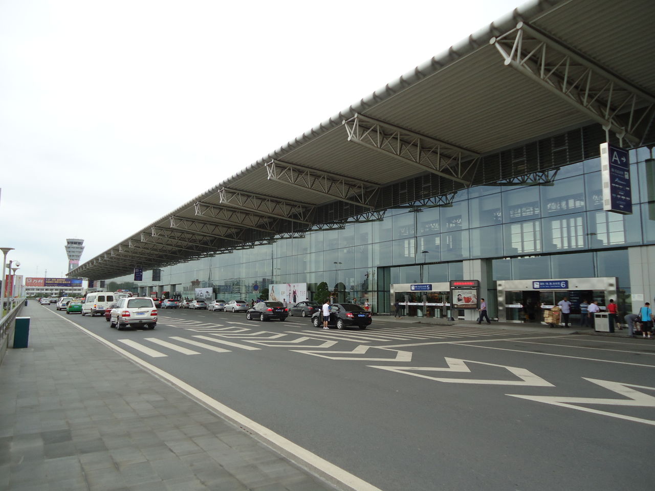  p>西南民族大学航空港校区(新校区)靠近双流国际机场,位于成都市双流