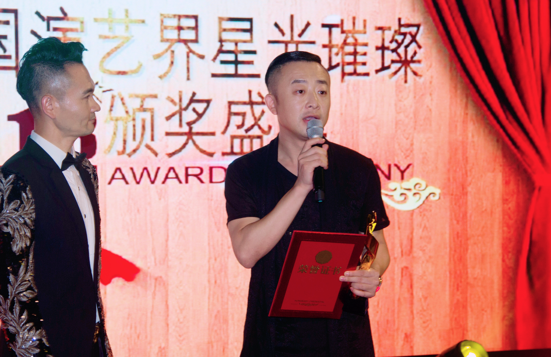 何军,1975年7月7日出生于吉林省长春市,中国内地影视,相声,小品男演员