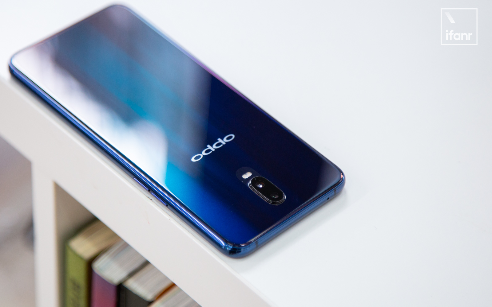 复刻潘长江美人尖！刚刚发布的 OPPO R17 有多好看_百科TA说