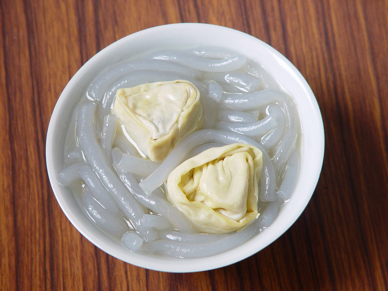  p>丁莲芳千张包子是浙江湖州传统的名点.