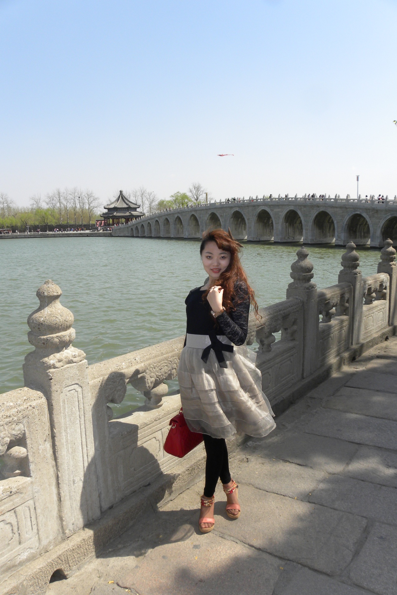 中文名李凌云,中国内地新生代人气女演员,著名影视美女演员,模特