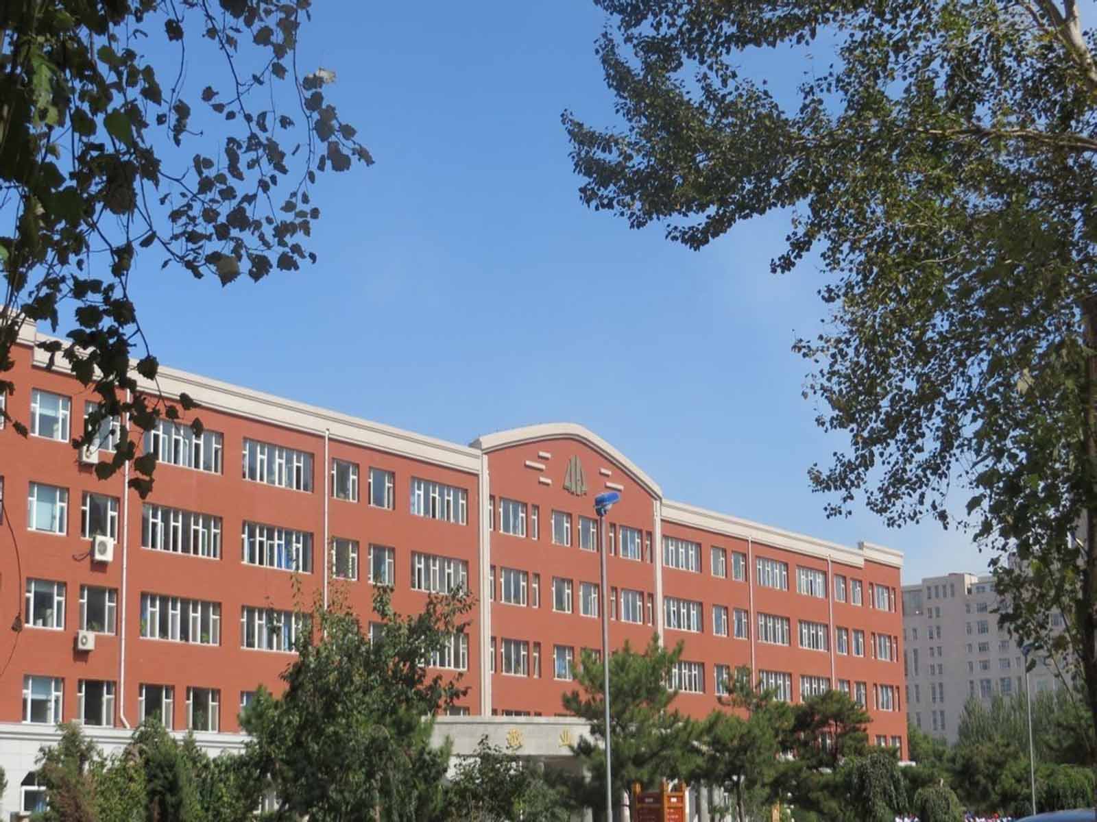 吉大附中初中部有在校学生约