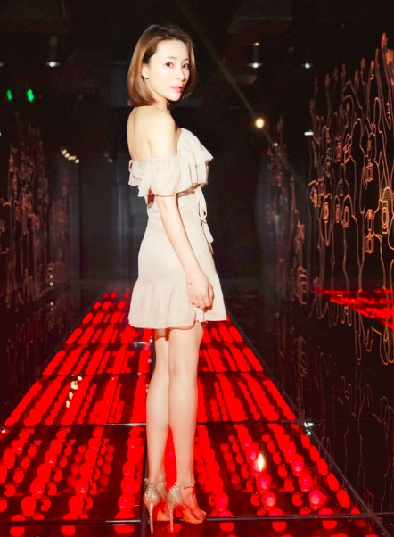  p data-id="gnwnwxdjjn">钟靓,上海电视台主持人,曾出演《 a target=