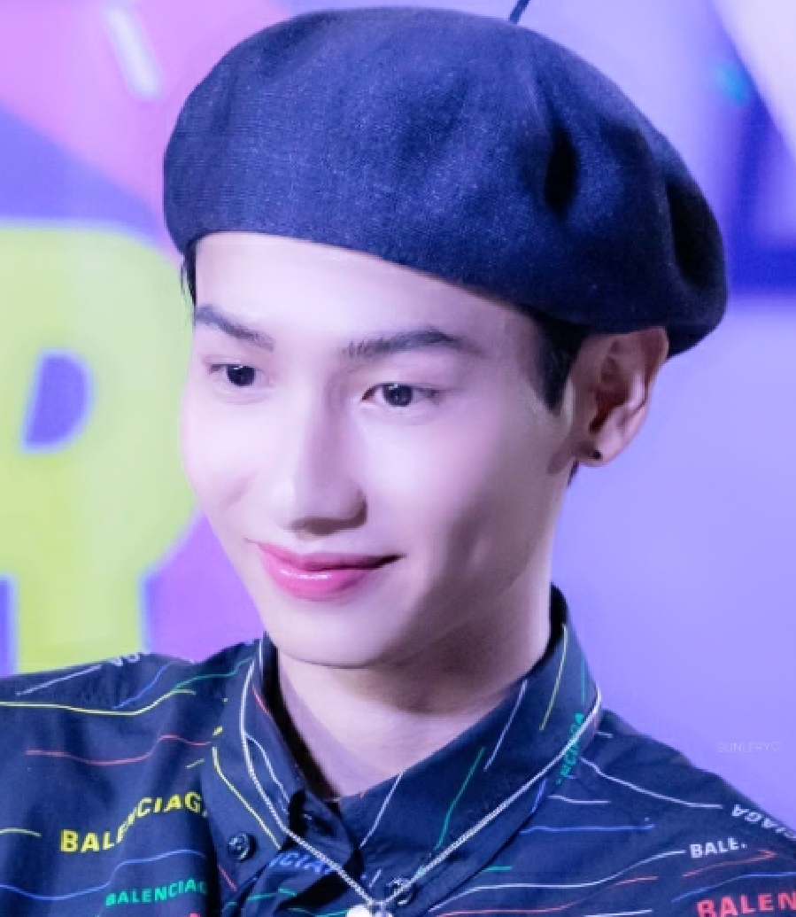  p>巴特潘·忽栓(gun),1993年10月4日出生于泰国曼谷,泰国男演员,模特