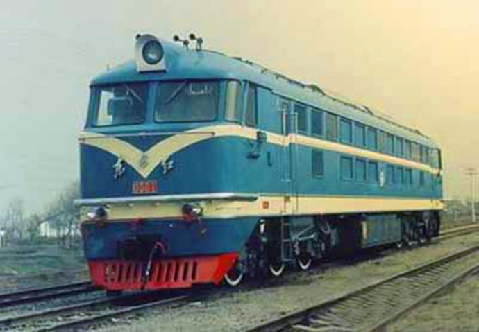 东方红4型内燃机车