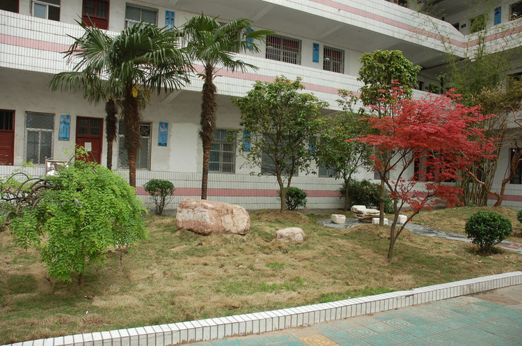 监利县尺八中学