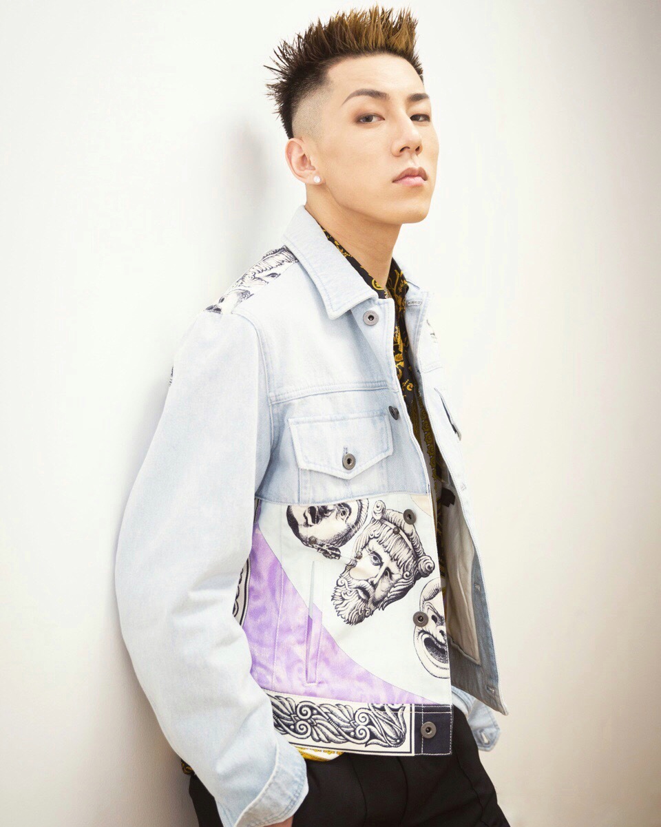  p data-id="gns0htx6zx">卡斯柏 i>(casper) /i>,原名储晓祥.