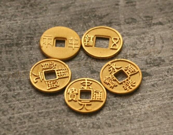  p>五帝钱,指圆形方孔的铜钱,古铜钱按" a target="_blank" href="