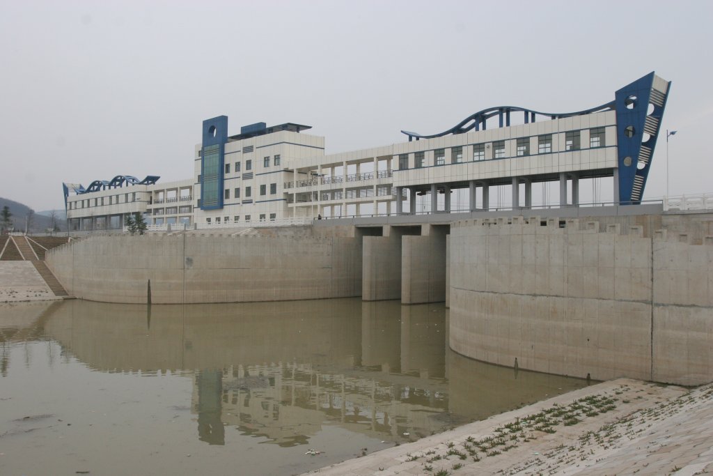  p data-id="gnwgcskuvo">翼墙是为保证涵洞或 a target="_blank"