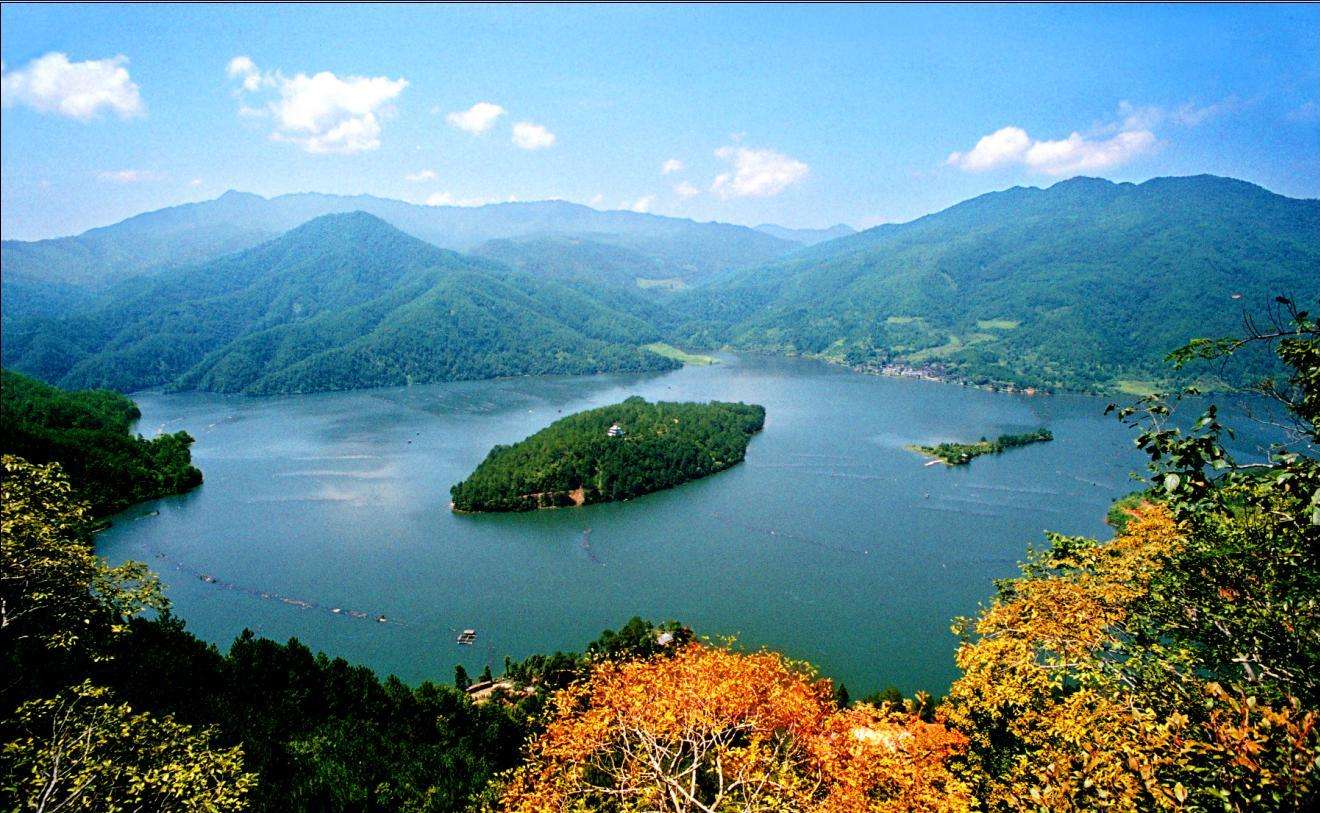  p>清流九龙湖-九龙洞群风景名胜区位于清流县沙芜乡,距清流县城,连城