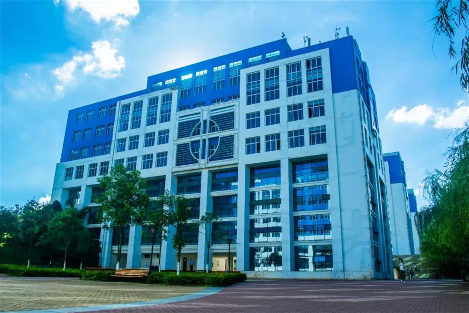  p>贵州职业技术学院是一所省属全日制综合性高职院校,位于贵州省贵阳