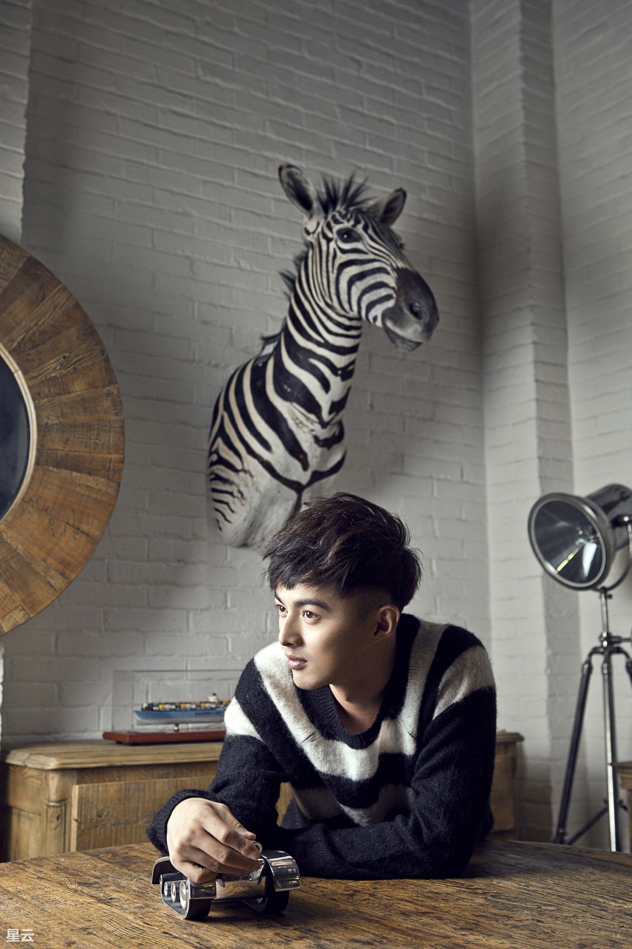  p>叶祖新,1984年7月8日生于浙江省衢州市,中国内地男演员,曾先后就读