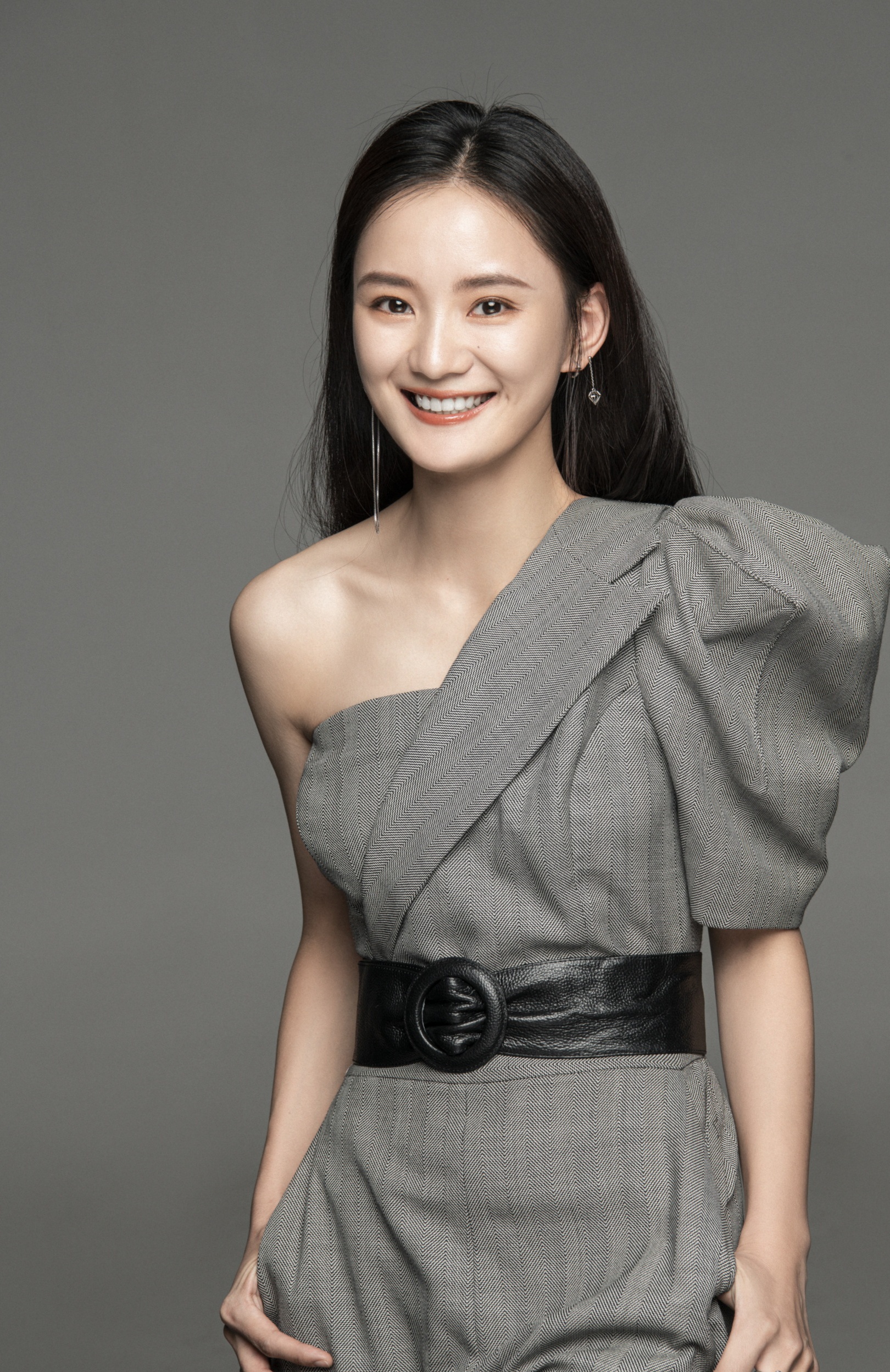  p>馨子(angel),原名楼安琪,1985年11月30日出生于上海市虹口区,中国